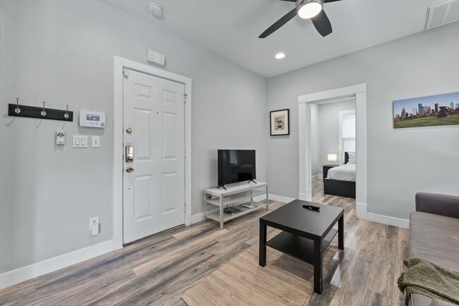 Photo - 412 Drew St Unit 2