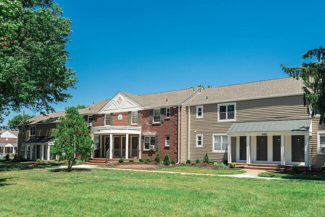 The Gardens At Wesmont Station