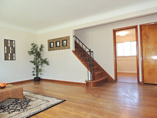 Photo - 3 Bed & 2 Full Bath Cape Cod for Rent!