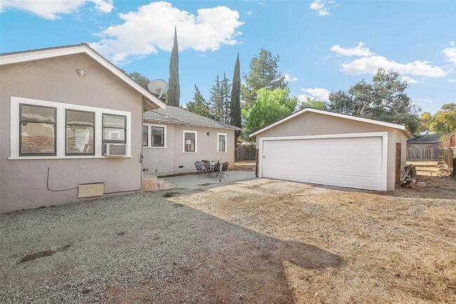 Photo - 7831 Eigleberry St