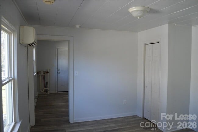Photo - 515 S Elm St