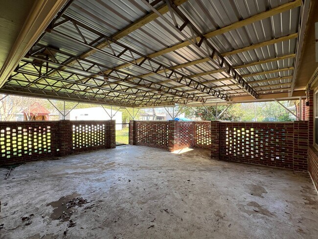 1123 Oates Rd