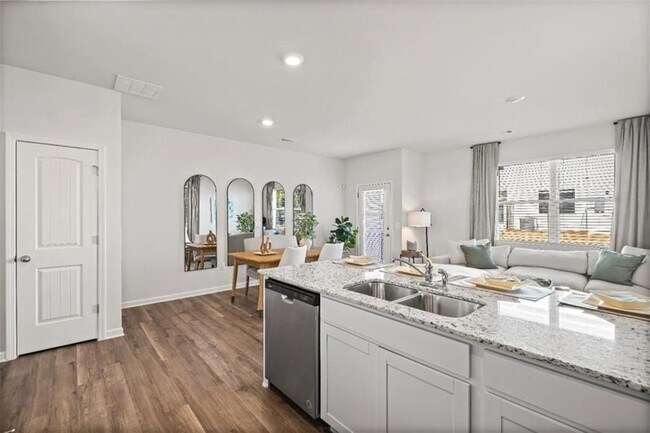 Photo - 15 Silverbell Ln NW