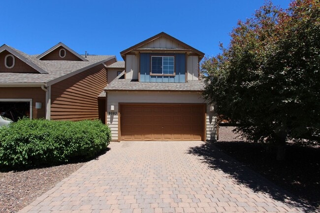 Building Photo - 3BR/2.5BA Townhome in Bellemont | Fenced Yard + 2-Car Garage