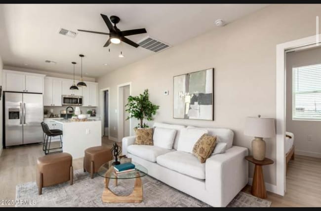 Photo - 411 N 32nd Pl