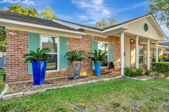 Building Photo - 1710 San Sebastian Ln