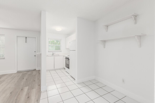 Photo - 660 SW Bryant Ave