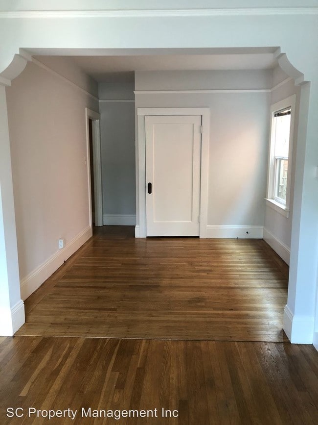 Photo - 1005 Burlingame Ave