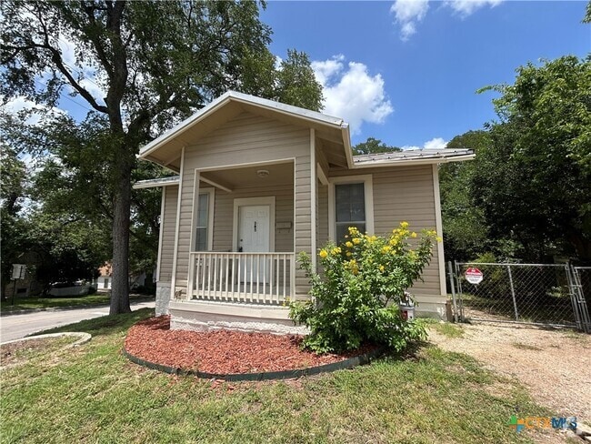 Building Photo - 305 S Academy Ave Rental