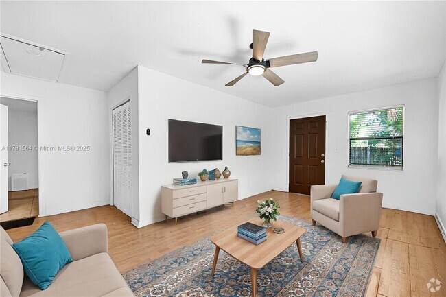 Building Photo - 1016 NE 33rd St Rental