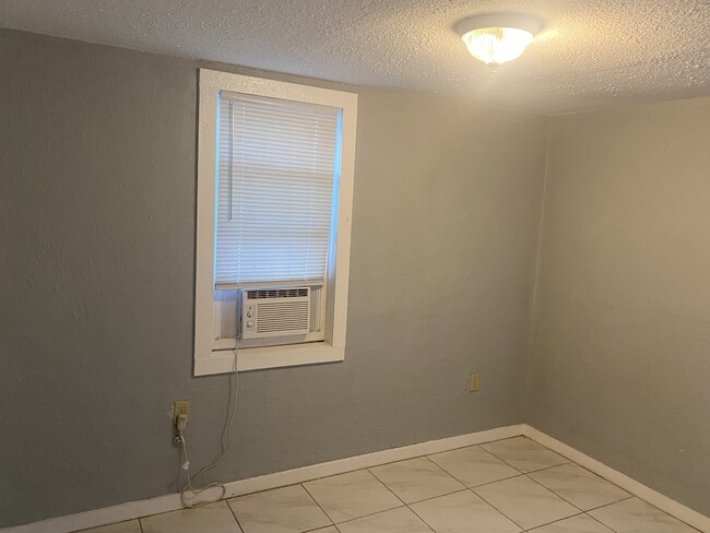 Bedroom - 892 Applewood St Unit A