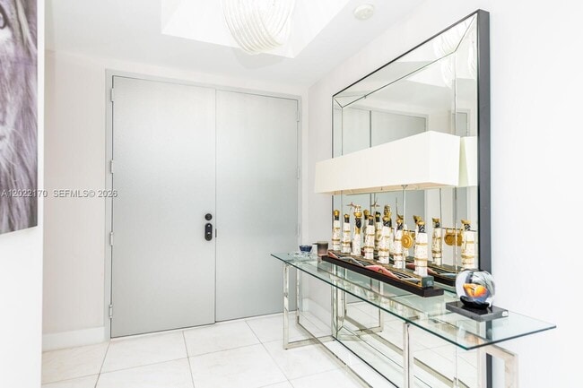 Building Photo - 16051 Collins Ave Unit 404