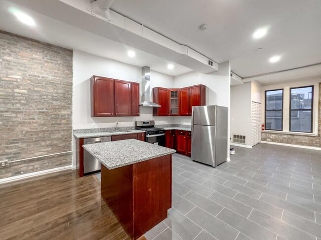 Photo - 4 bedroom in Chicago IL 60657 Unidad 2