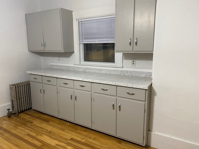 Building Photo - 73 Walnut St Unit 2