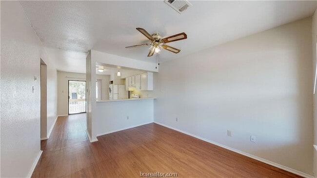 Photo - 307 Manuel Dr