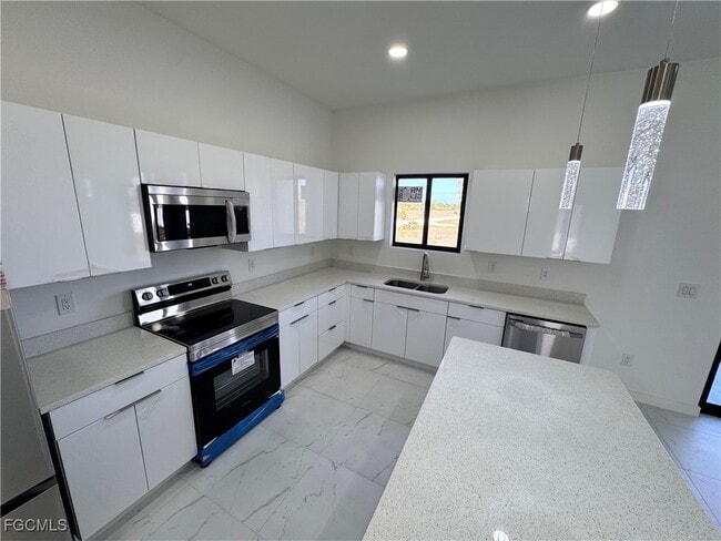 Photo - 1027 Kismet Pkwy W