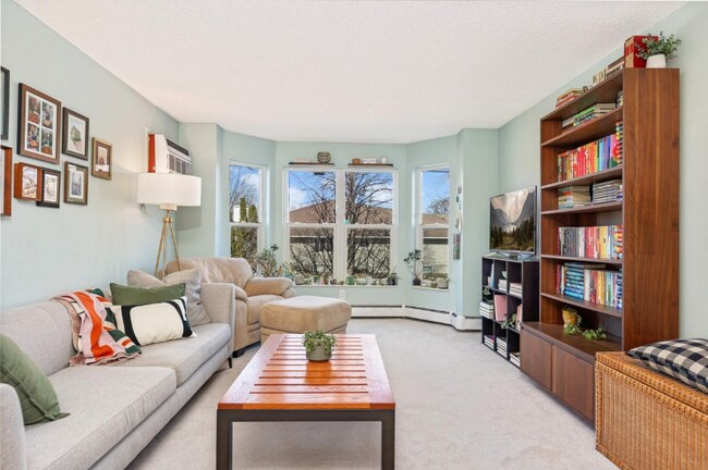 Building Photo - 720 3rd Ave NE