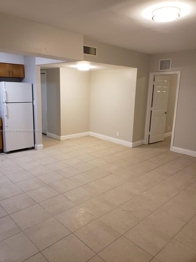 Photo - 640 SW 9th Ct Unit 01