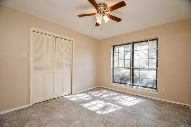 Photo - 5810 Fontenelle Dr