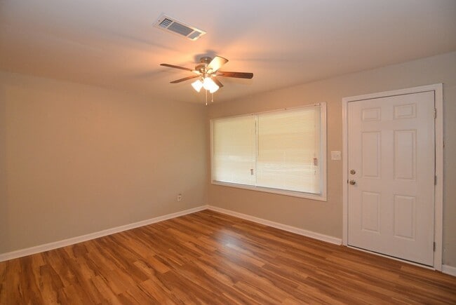 Photo - Nicely Updated 3 Bedroom House with Fully Fenced Yard