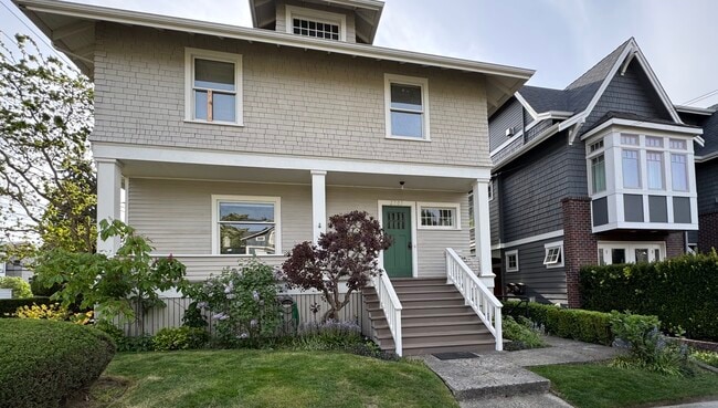 Building Photo - 2203 Nob Hill Ave N Unit #1