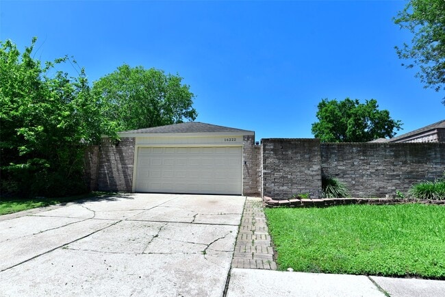 Building Photo - 16222 Queensdale Dr