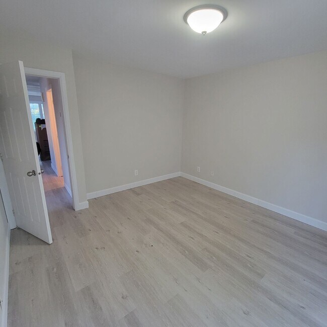 Photo - 430 Yves St Unit 1