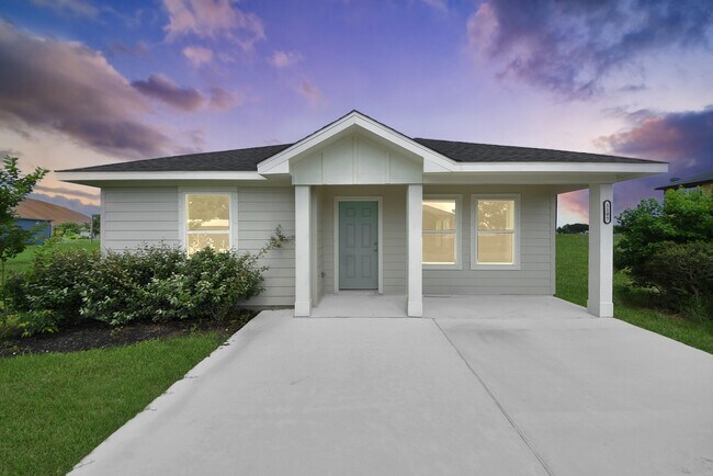 Building Photo - 1105 W Bayshore Dr