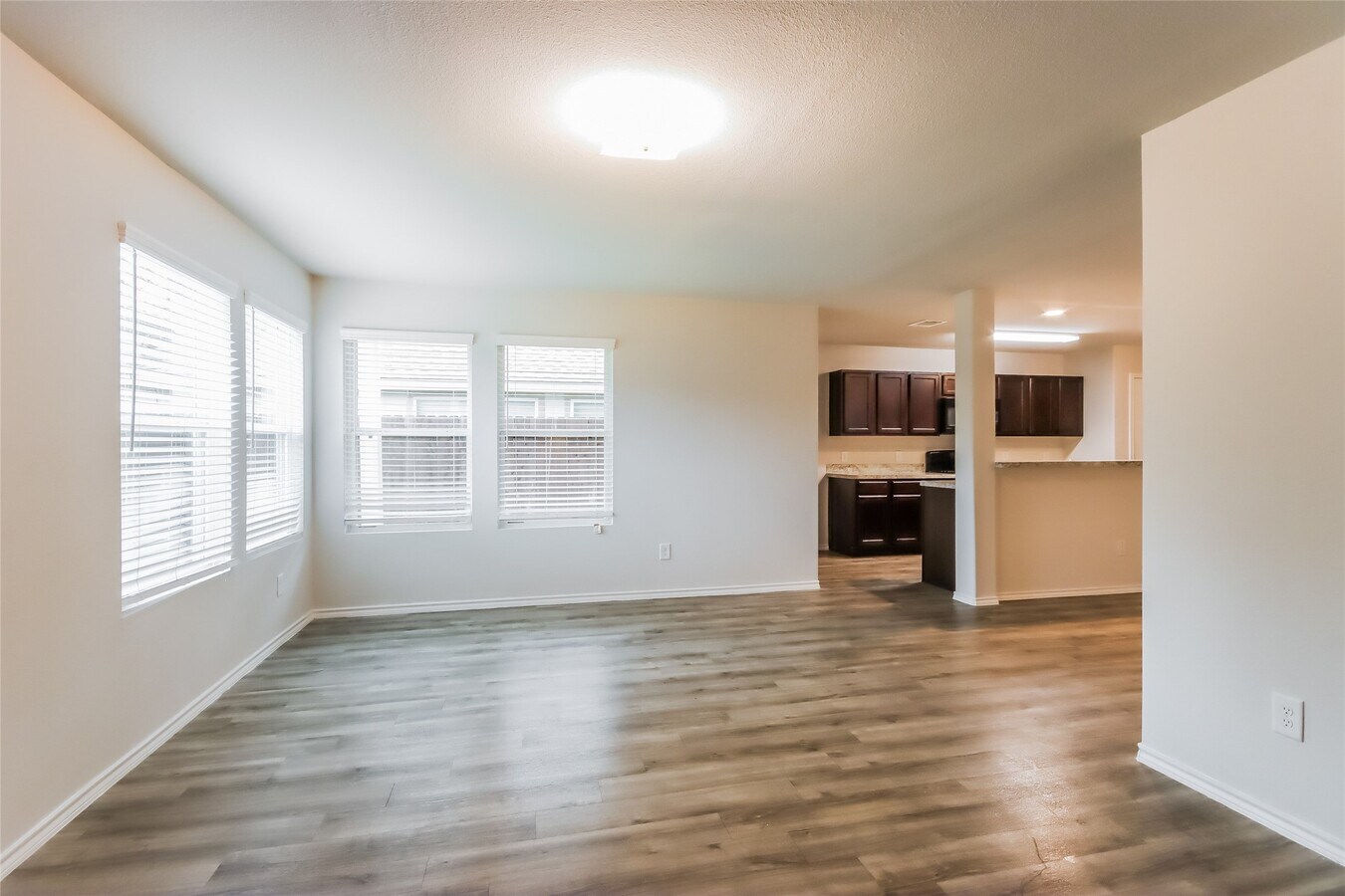 Photo - 17311 Desmond St