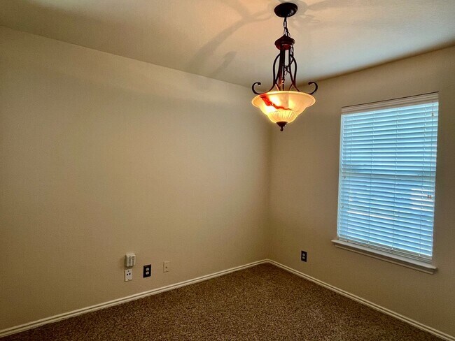 Photo - Large 3/2.5 ~ Conveniently located to JBSA Lackland and JBSA Kelly Field Annex ~ Move in Ready!