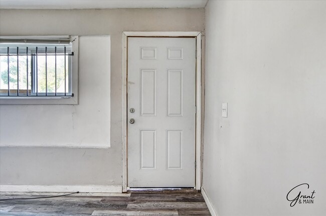 Photo - 11546 Chalmers St