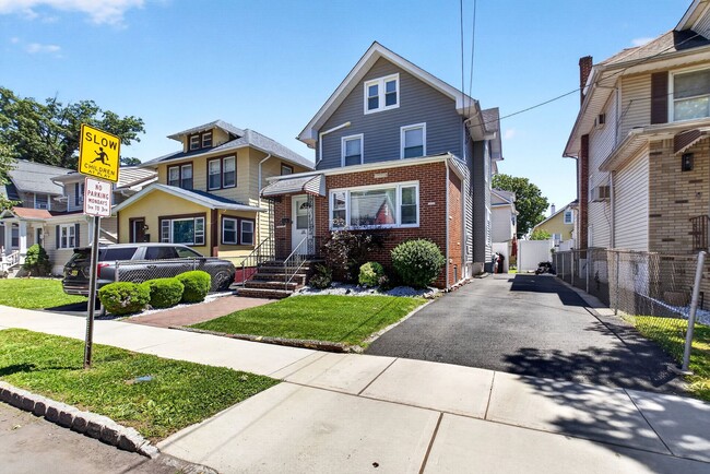 Photo - 139 Dalton St