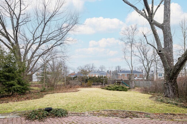 Photo - 21199 Fairmount Blvd