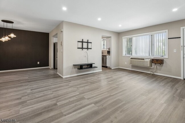 Photo - 112 Mill St Unit H