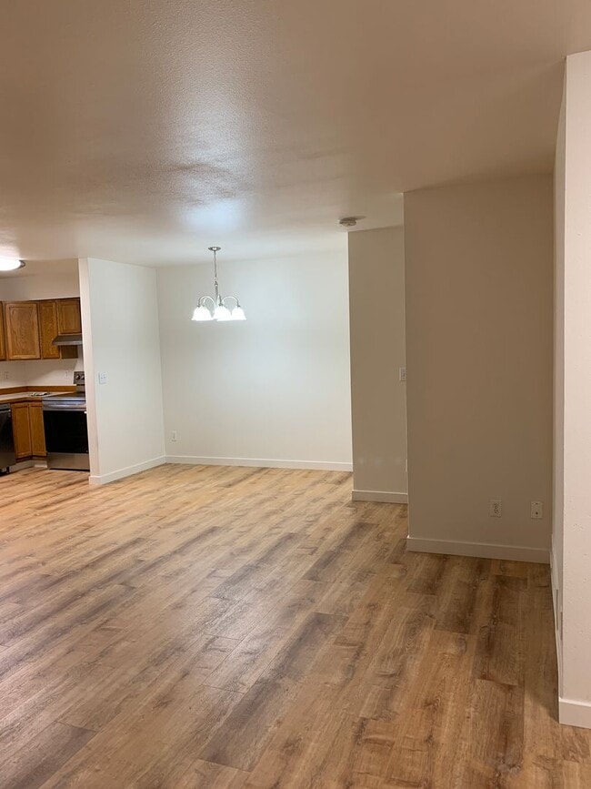 Photo - 3 Bdrm, 1 & 1/2 Ba | Muldoon & E 36th Ave ...