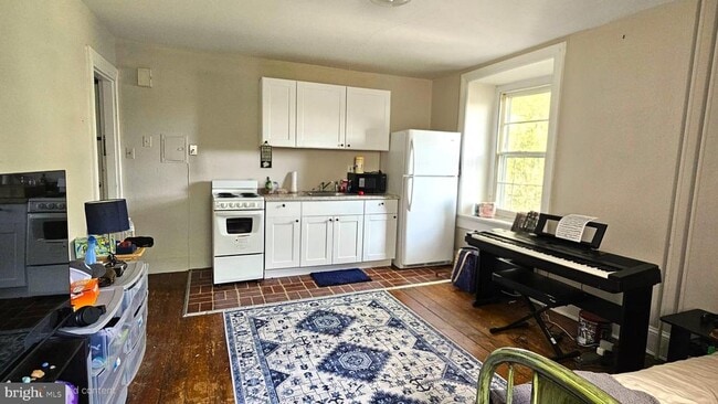 Photo - 1315 Burke Rd House