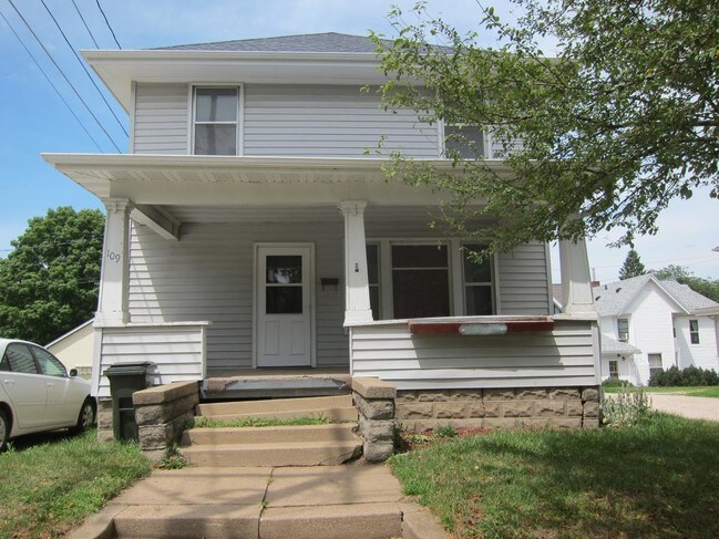 Photo - 109 W 12th St