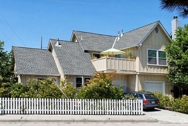 Building Photo - 136 Pine Street Rental