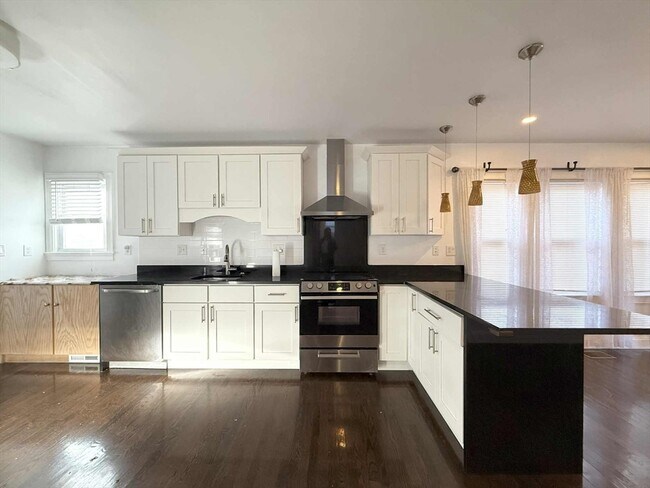 Building Photo - 239 Quincy Shore Dr Unit 1