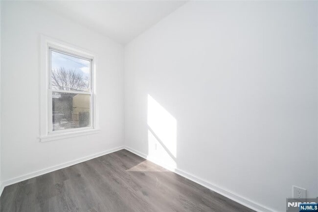 Building Photo - 10 McDougall St Unit 2