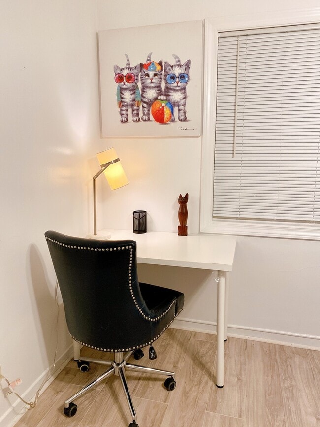Photo - 3033 Parkwood Dr Unit 1
