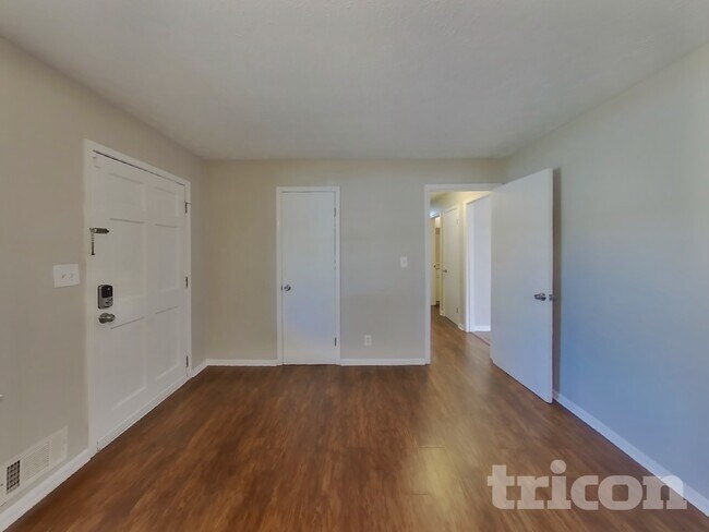 Photo - 2807 Alamo Pl