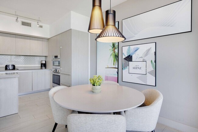 Photo - 2721 Hallandale Beach Blvd Unidad FL23-ID1049818P