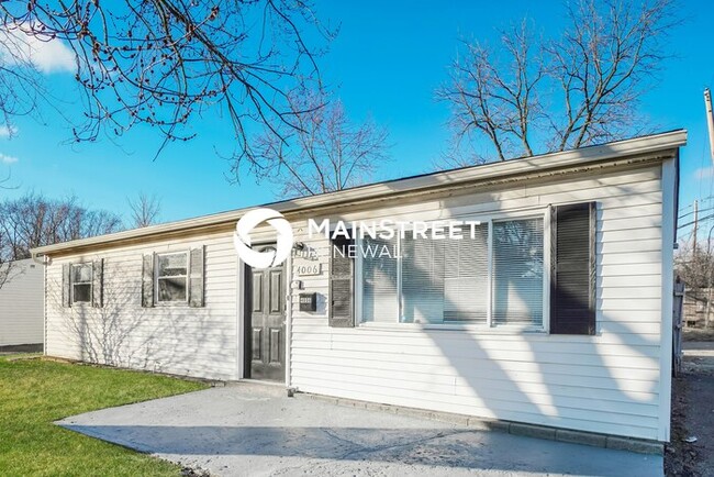 Photo - 3 Bedroom Pet-Friendly Home in Columbus, OH with Main Street Renewal