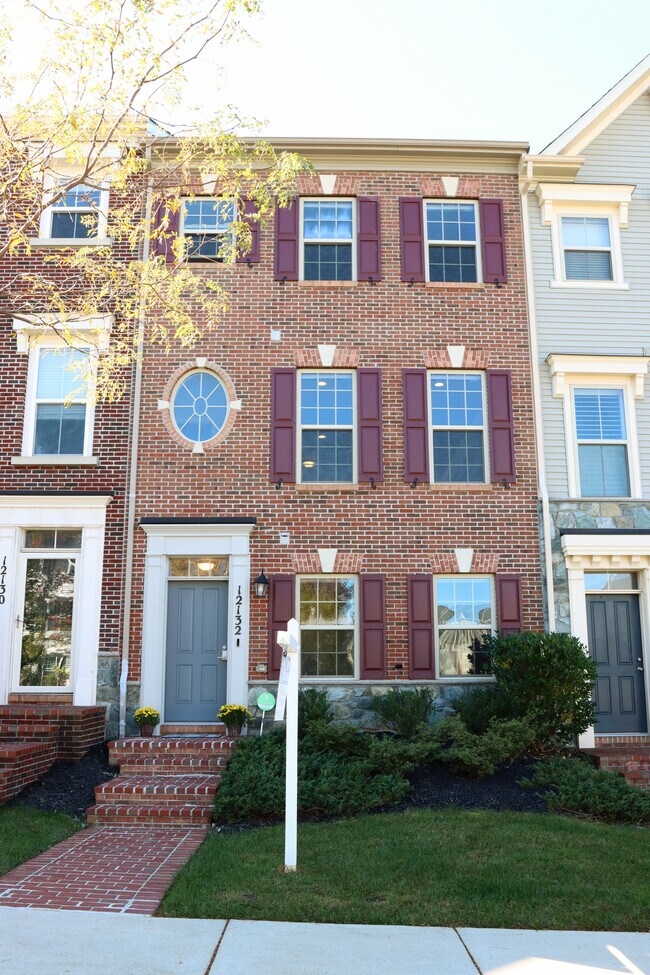 North facing front entrance - 12132 Grey Squirrel St Townhome