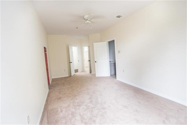 Photo - 446 Rivergrove Dr