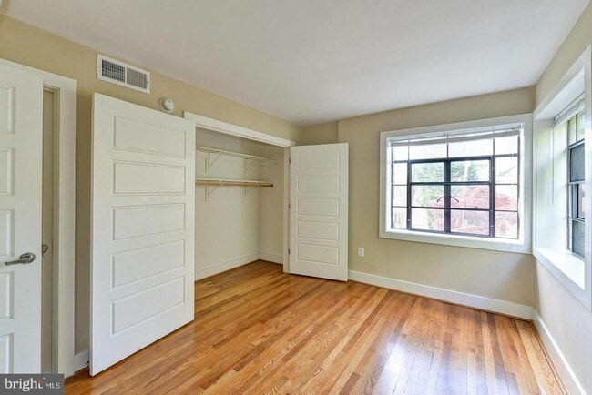 Building Photo - 2911 Newark St NW Unit 1