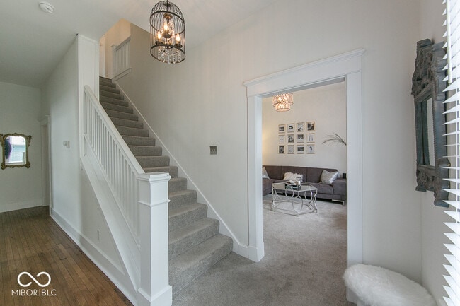 Photo - 809 Broadway St