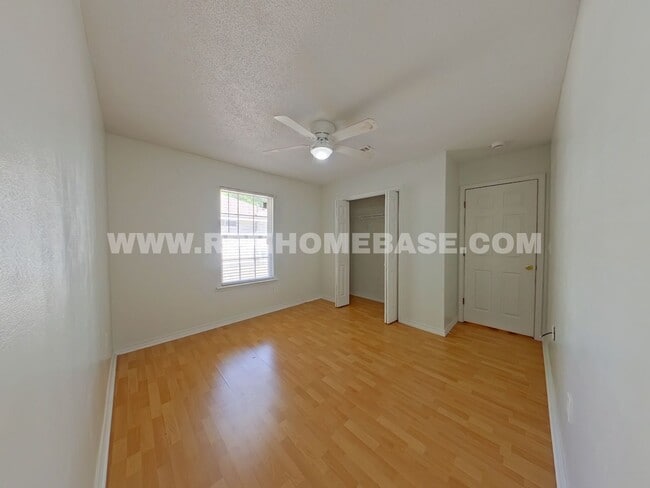 Photo - Crestview Charm: 4 Bedroom Home with Hard Floors and Fenced Yard!