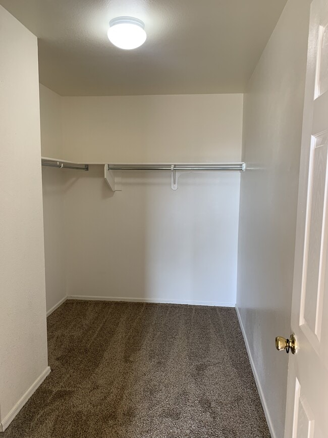 Building Photo - 6796 S Parliament Dr